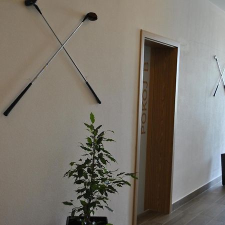 Ostrožská Nová Ves Hotel Golf Jezera מראה חיצוני תמונה