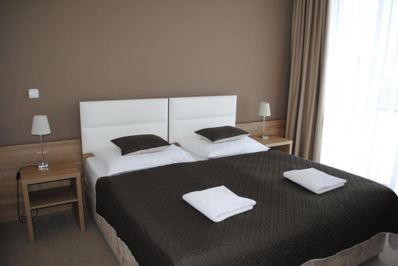 Ostrožská Nová Ves Hotel Golf Jezera מראה חיצוני תמונה