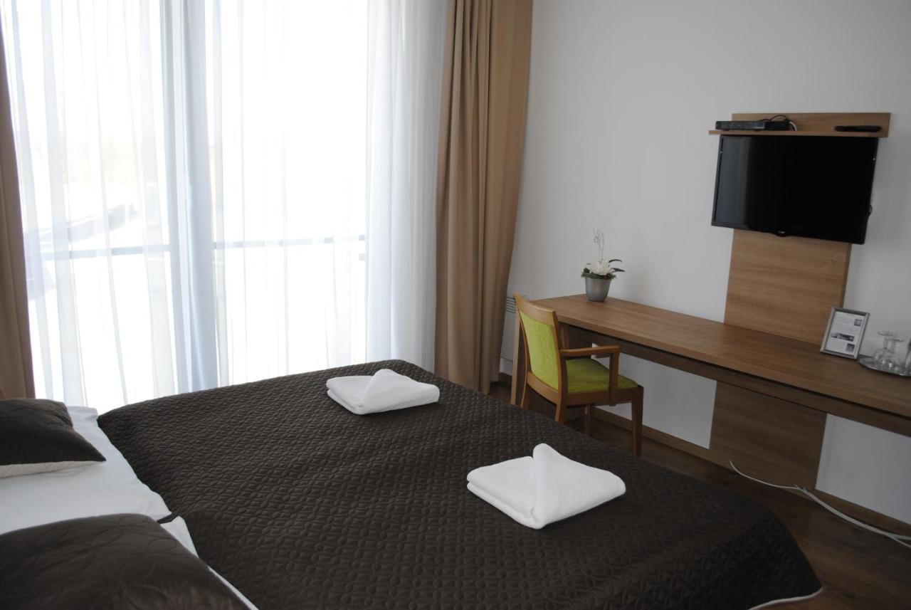 Ostrožská Nová Ves Hotel Golf Jezera מראה חיצוני תמונה