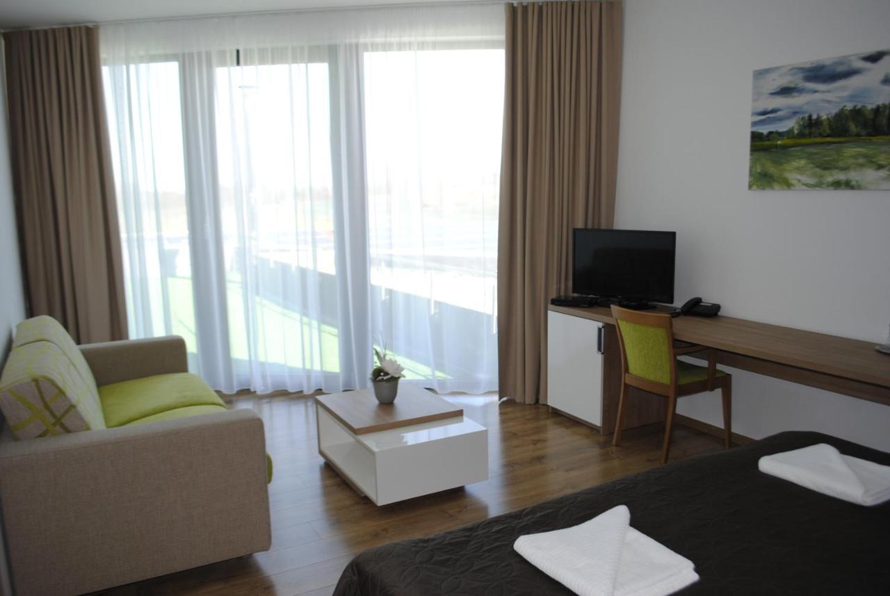Ostrožská Nová Ves Hotel Golf Jezera מראה חיצוני תמונה