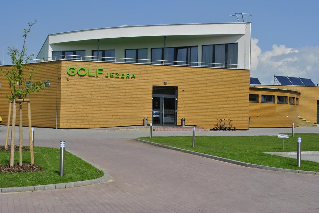 Ostrožská Nová Ves Hotel Golf Jezera מראה חיצוני תמונה