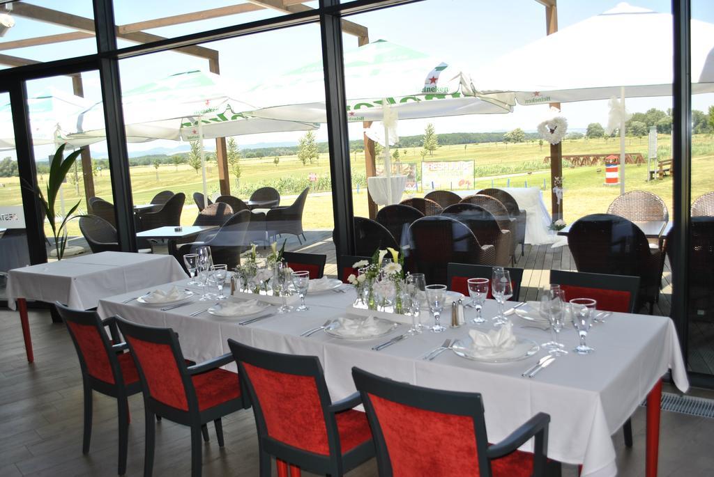 Ostrožská Nová Ves Hotel Golf Jezera מראה חיצוני תמונה