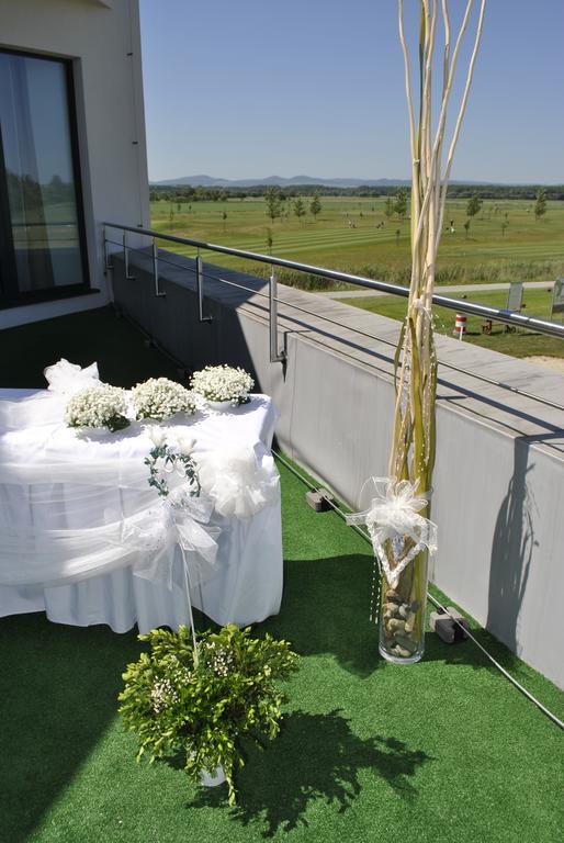 Ostrožská Nová Ves Hotel Golf Jezera מראה חיצוני תמונה