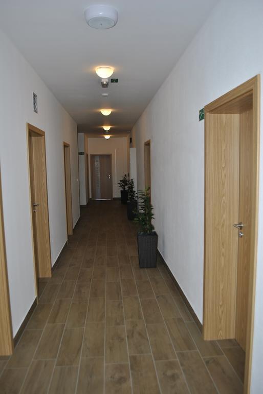 Ostrožská Nová Ves Hotel Golf Jezera מראה חיצוני תמונה